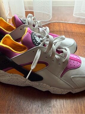 Nike Multicolor Sneakers in White, Pink & Yellow